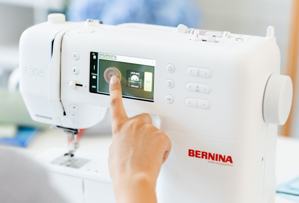 Швейная машина Bernina B 335 NEW + приставной столик в интернет-магазине Hobbyshop.by по разумной цене
